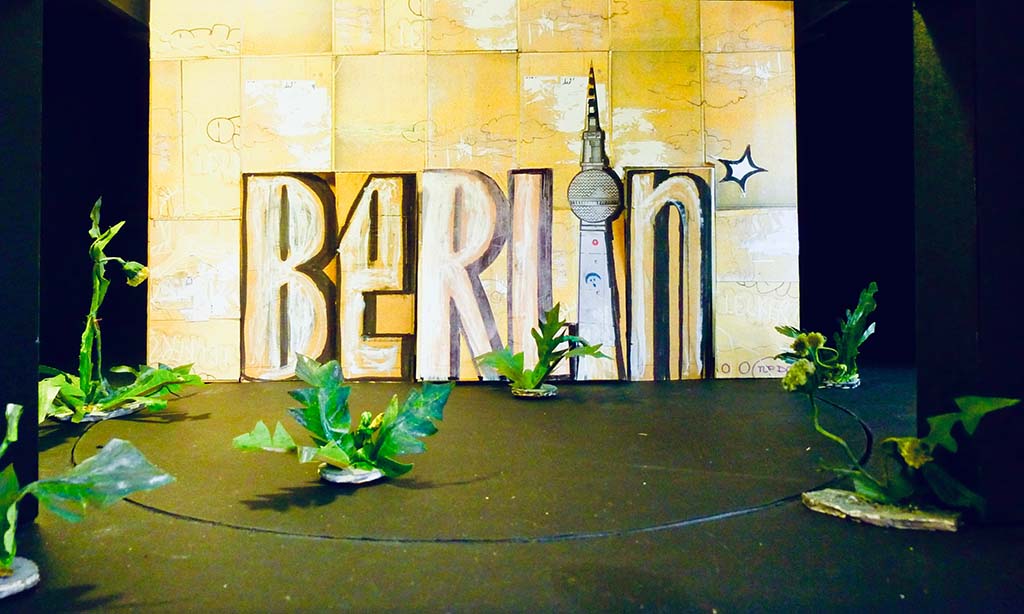 Bühnenbildmodell von Esther Bialas für MIKROPOLIS Komische Oper Berlin, Kinderoper Uraufführung